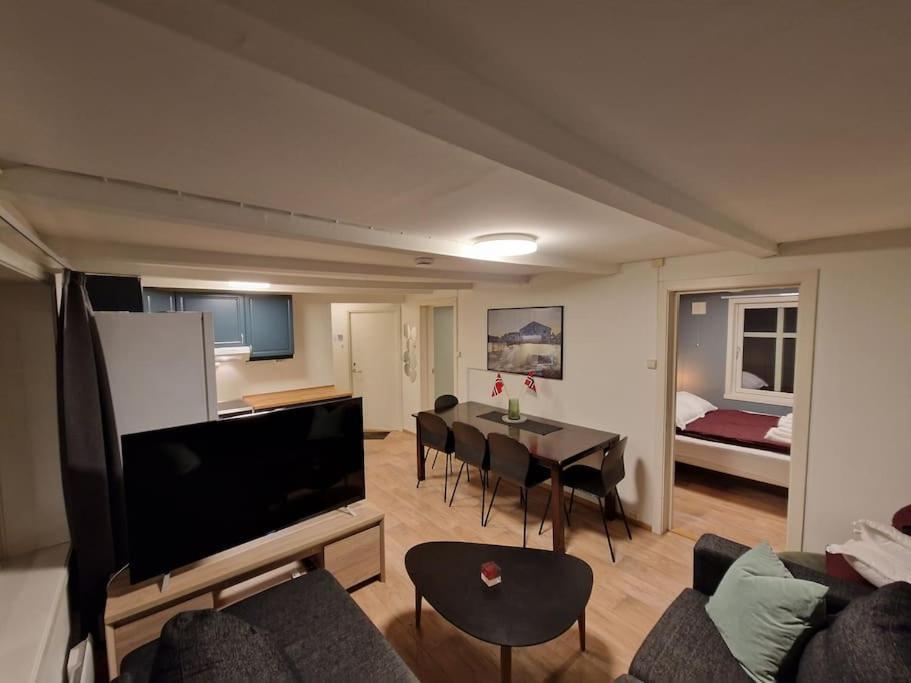 Apartment Next To The Bridge ทรอมโซ ภายนอก รูปภาพ